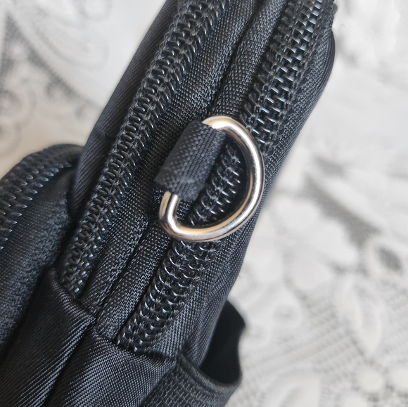 Black Wrist Bag w/ Heart Zippers NWOT - Picture 6 of 8